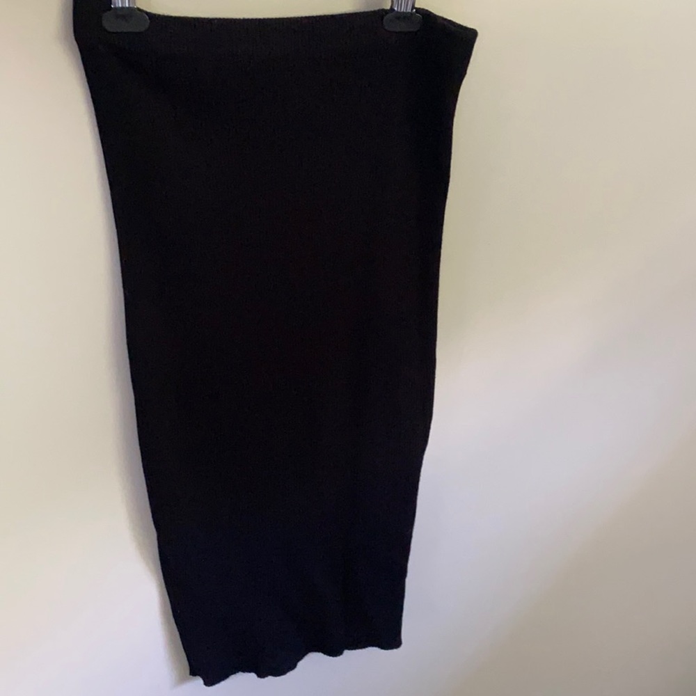 Black slimming skirt